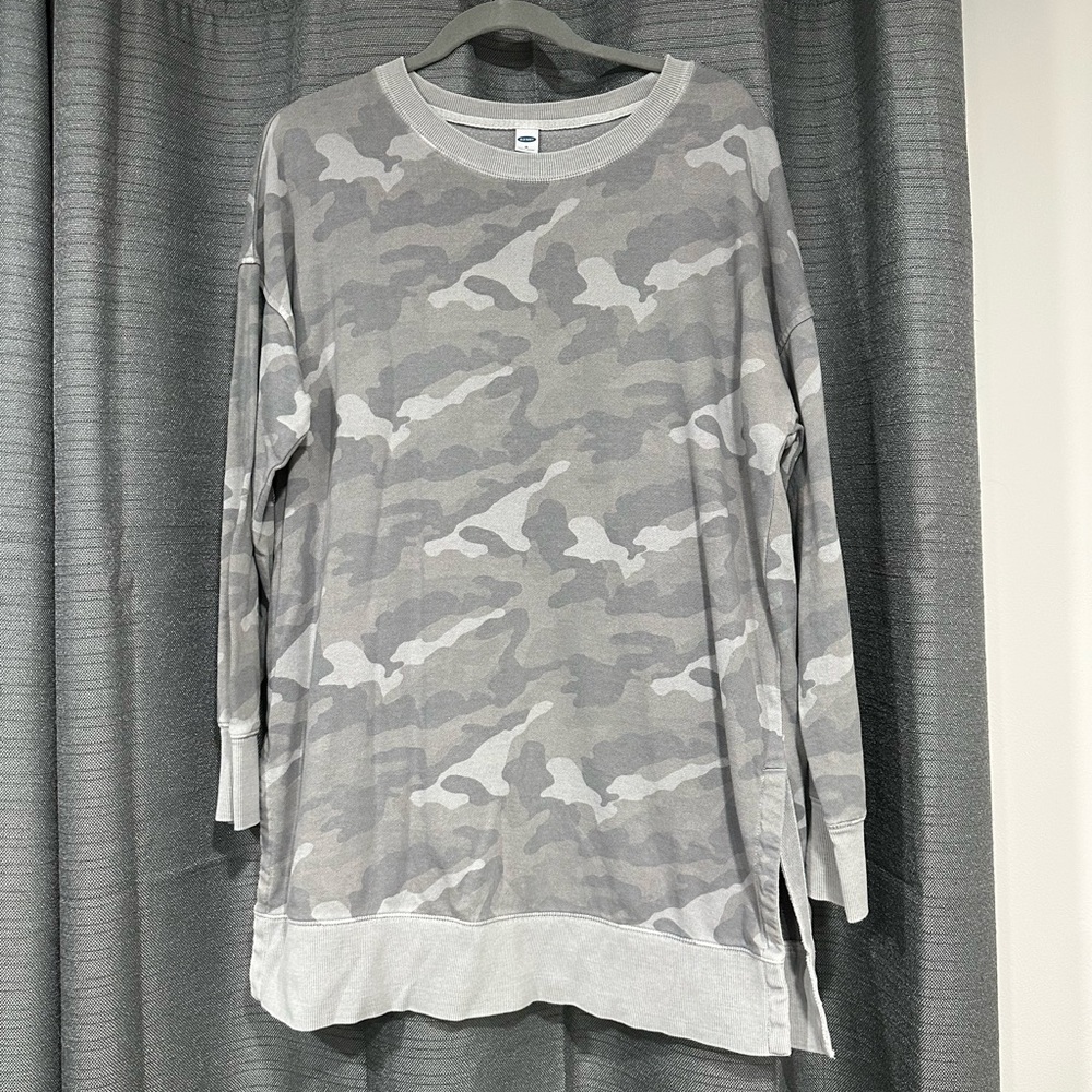 Old Navy Women’s Camo Oversized Crewneck